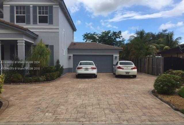 photo 3: 20051 SW 128th Ct, Miami FL 33177