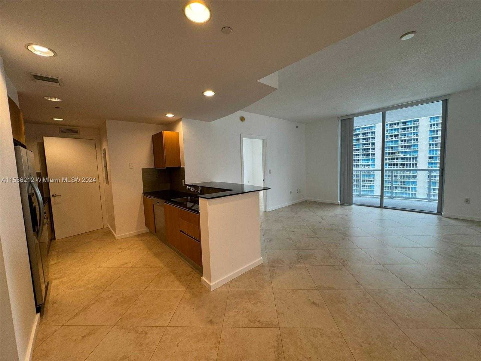 photo 3: 1060 BRICKELL AV Unit 2603, Miami FL 33131