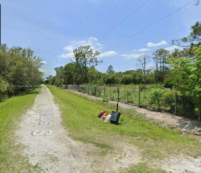 photo 2: 620 S Isora St., Clewiston FL 33440