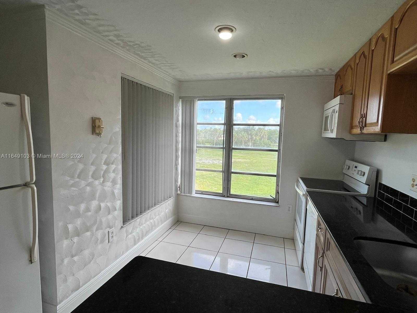 photo 2: 4160 Inverrary Dr Unit 312, Lauderhill FL 33319