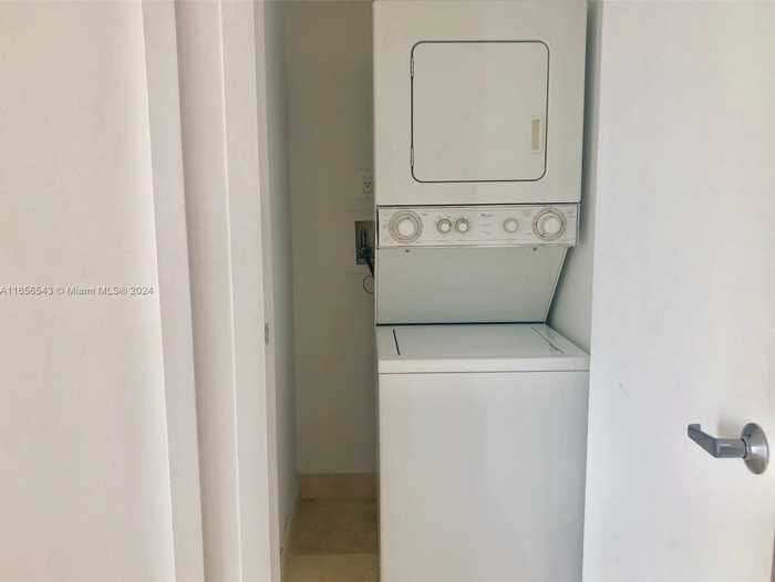 photo 16: 1060 Brickell Ave Unit 3613, Miami FL 33131