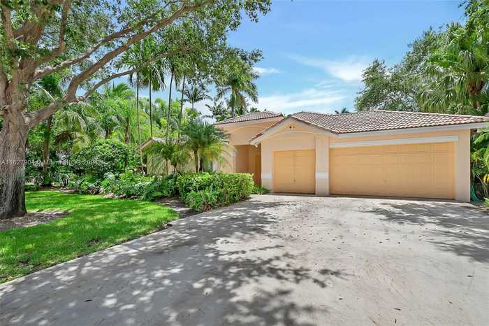 photo 2: 7984 SW 187th St, Cutler Bay FL 33157