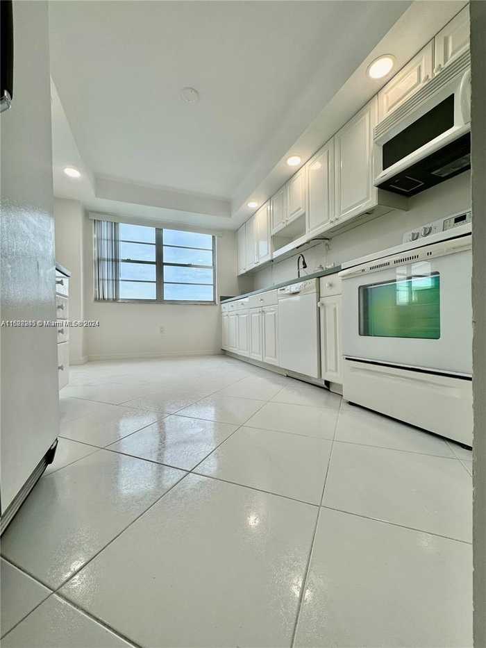 photo 16: 2801 NE 183rd St Unit 1616W, Aventura FL 33160