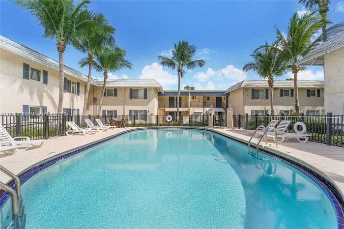 photo 18: 8607 SW 68th Ct Unit 22, Pinecrest FL 33156