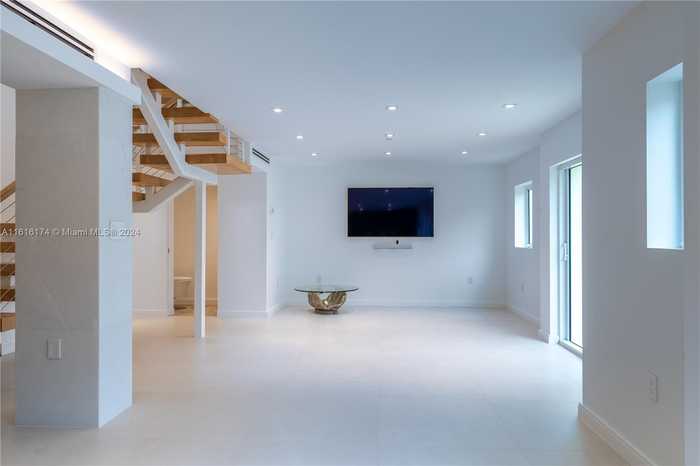 photo 2: 120 Jefferson Ave Unit 12009, Miami Beach FL 33139