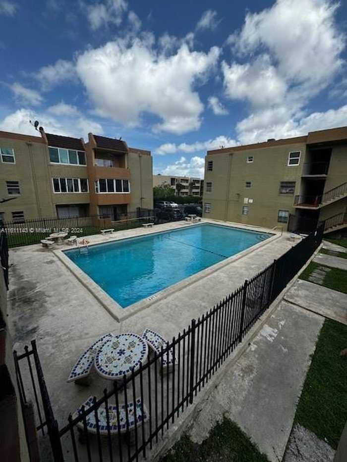 photo 18: 6070 W 18th Ave Unit 206, Hialeah FL 33012