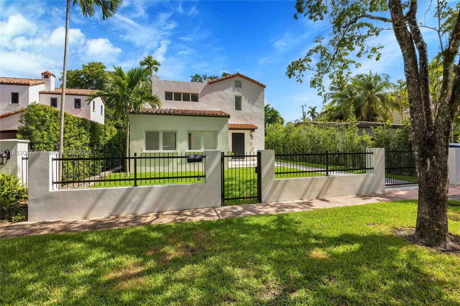 photo 2: 1109 Asturia Ave, Coral Gables FL 33134