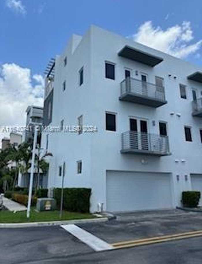 photo 2: 9167 NW 33RD ST Unit #, Doral FL 33172