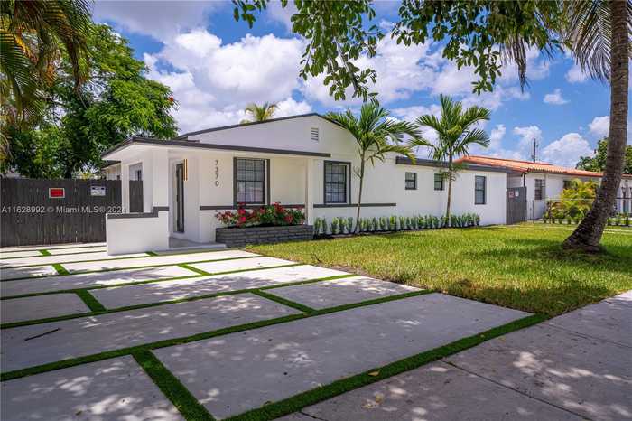 photo 1: 7370 SW 37th St, Miami FL 33155