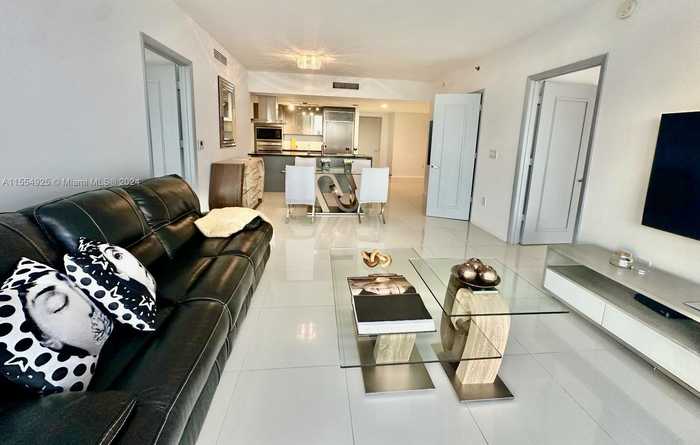 photo 2: 495 Brickell Ave Unit 5203, Miami FL 33131