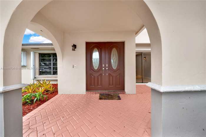 photo 2: 1300 SW 126th Pl, Miami FL 33184