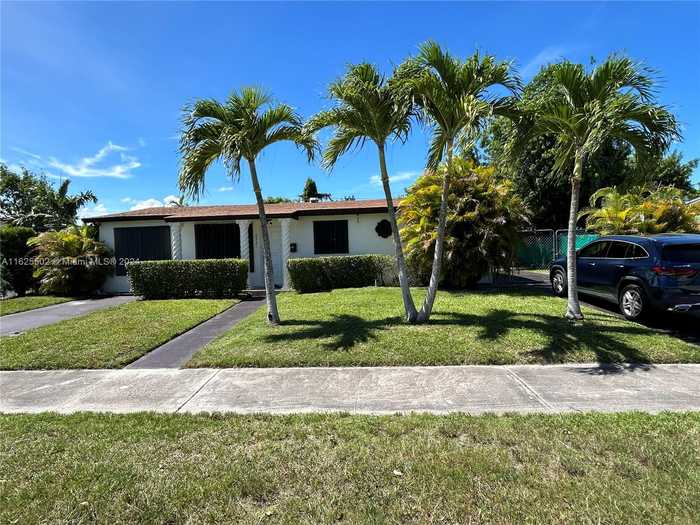 photo 1: 10721 SW 148th St, Miami FL 33176