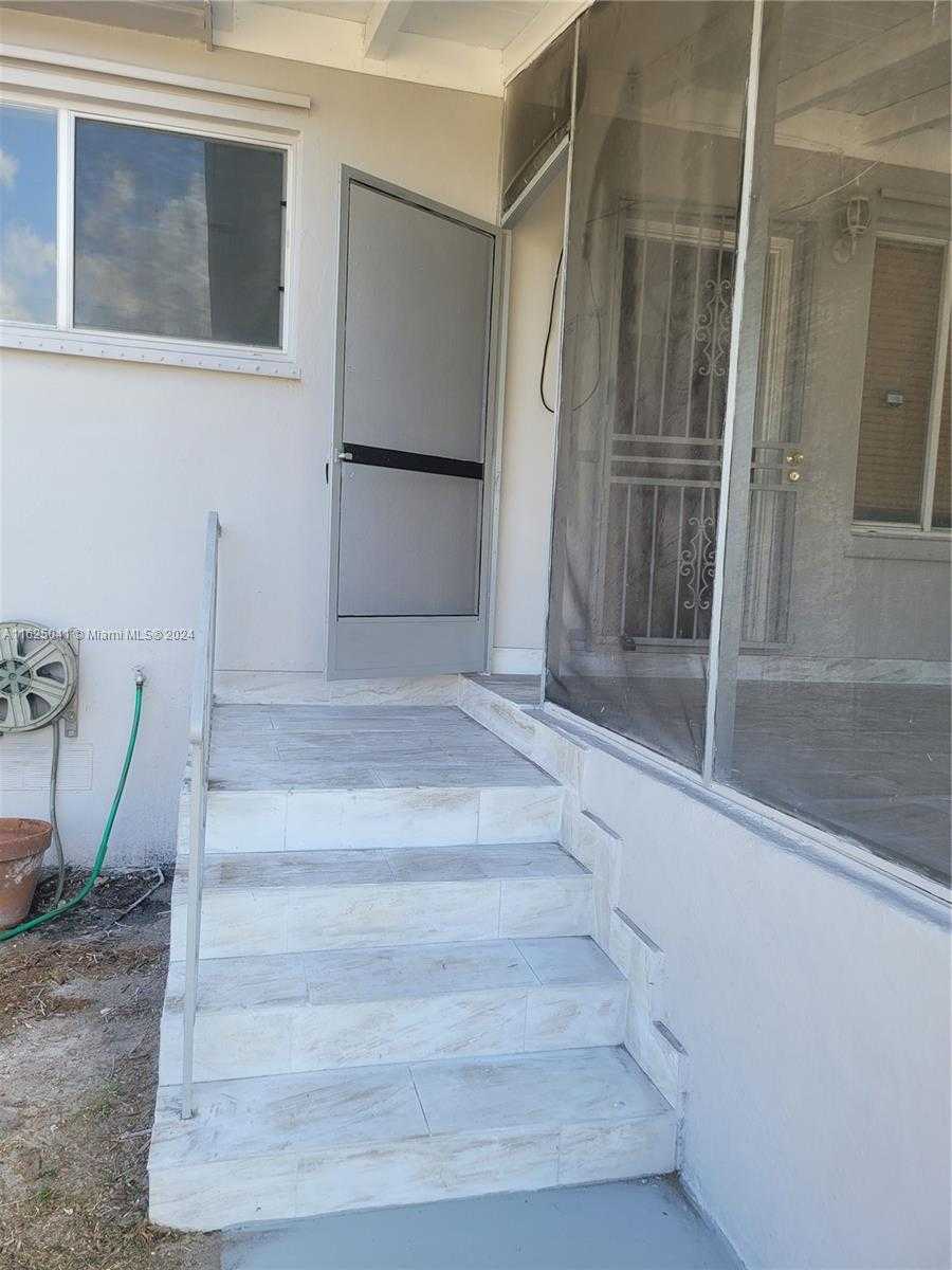 photo 3: 7920 SW 22nd St, Miami FL 33155