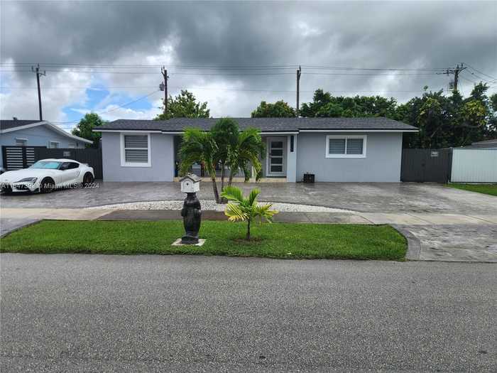 photo 1: 17725 SW 119th Ave, Miami FL 33177