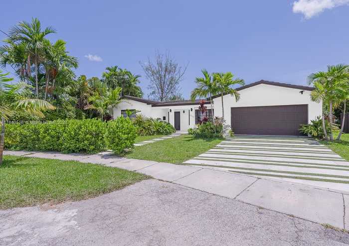 photo 1: 9720 SW 22nd St, Miami FL 33165