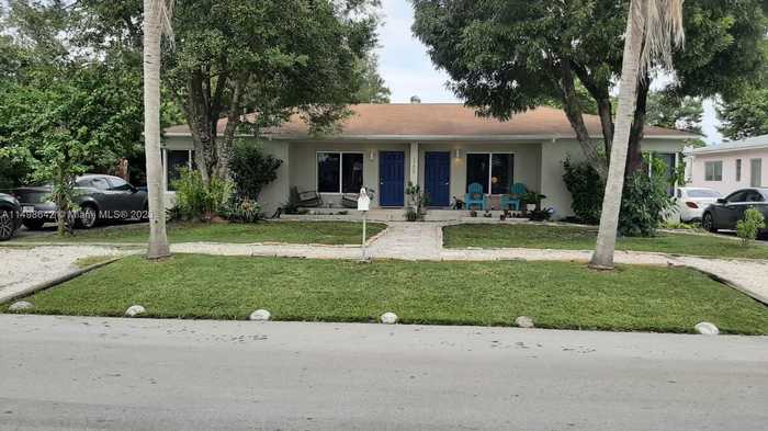 photo 2: 265 NE 116th St, Miami FL 33161