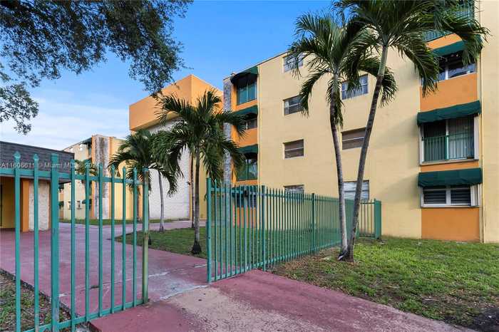 photo 17: 666 W 81st St Unit 226, Hialeah FL 33014