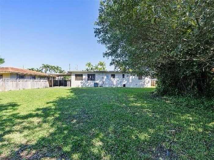 photo 10: 6550 SW 27th St, Miami FL 33155