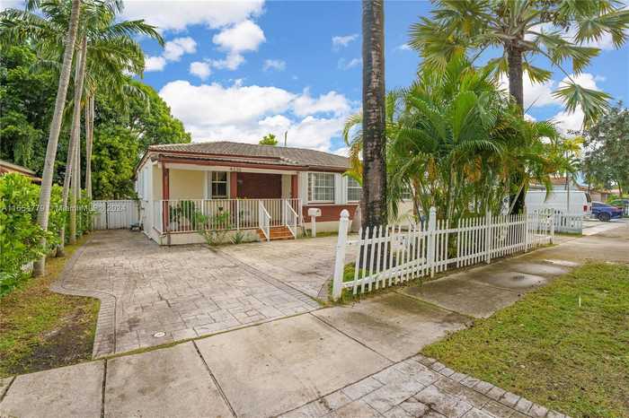 photo 1: 4330 SW 2nd St, Miami FL 33134