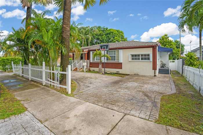 photo 2: 4330 SW 2nd St, Miami FL 33134