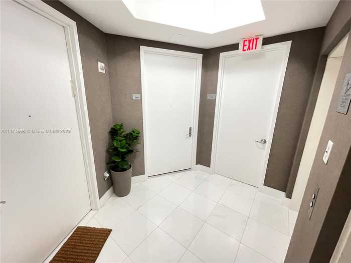 photo 2: 15901 Collins Ave Unit 3005, Sunny Isles Beach FL 33160