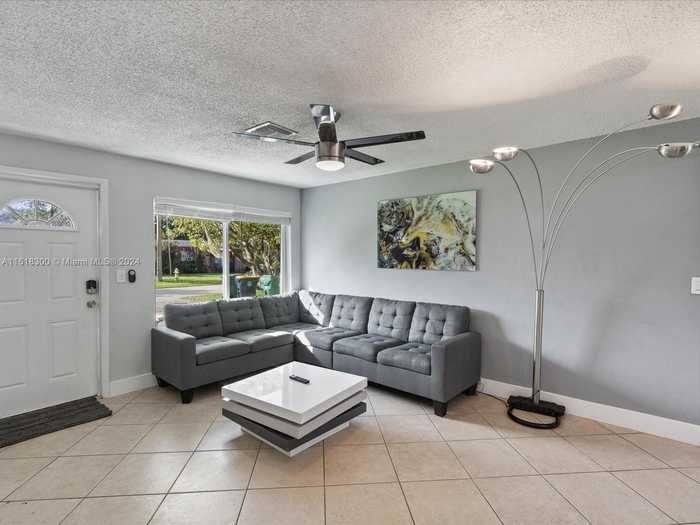 photo 2: 4255 SW 50th St, Dania Beach FL 33314