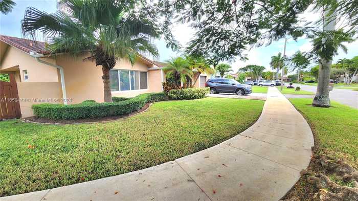 photo 2: 2140 SW 126th Ct, Miami FL 33175