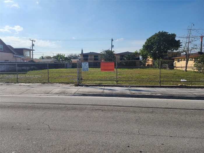 photo 2: 250 E 9th St, Hialeah FL 33010