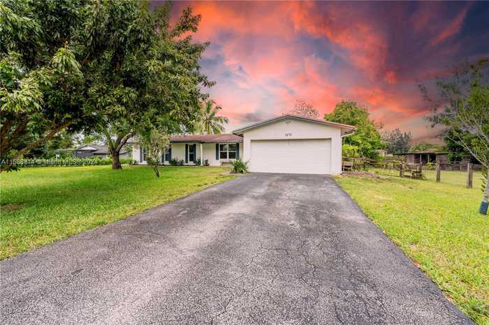 photo 1: 2670 SW 122nd Ter, Davie FL 33330