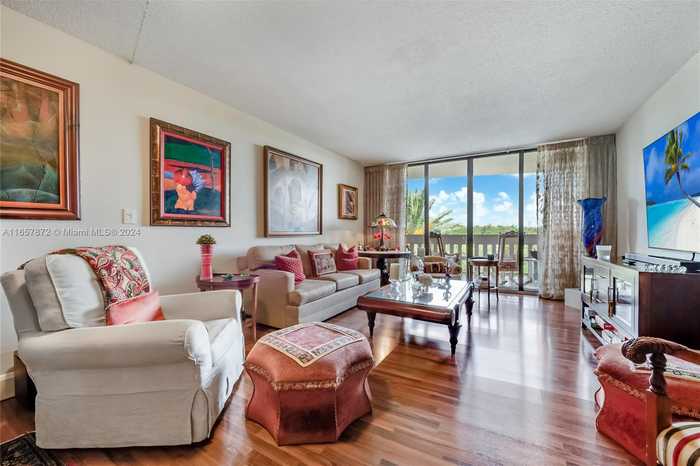 photo 1: 90 Edgewater Dr Unit 501, Coral Gables FL 33133