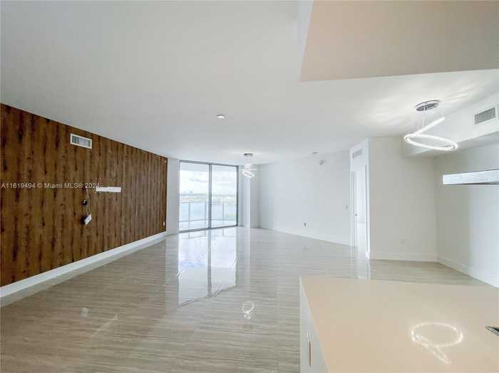 photo 2: 17301 Biscayne Blvd Unit 1107, North Miami Beach FL 33160