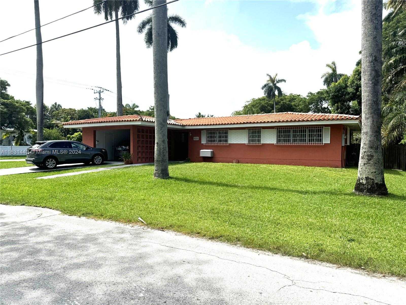 photo 1: 1001 NE 84th St, Miami FL 33138