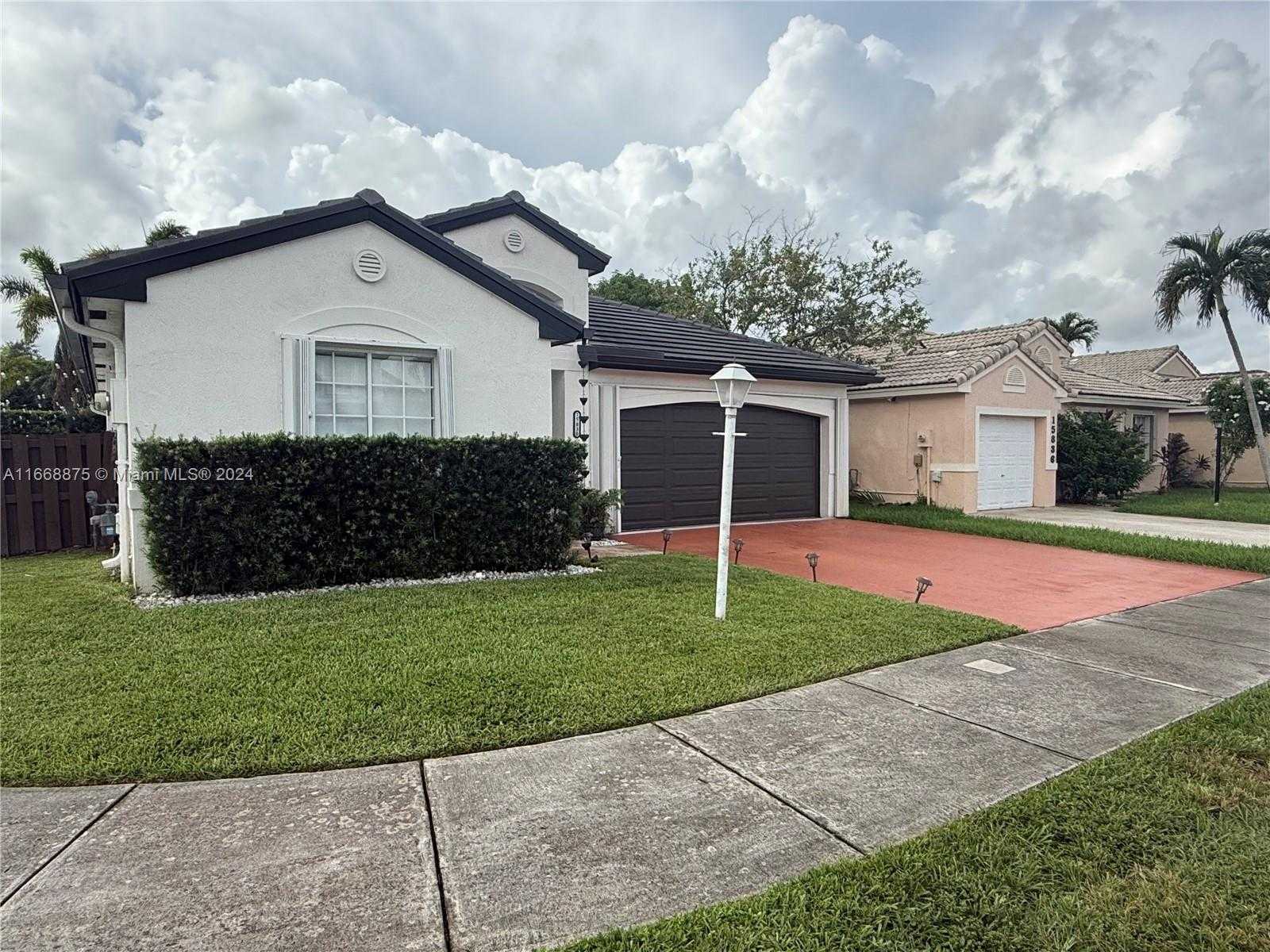 photo 2: 15830 SW 85th St, Miami FL 33193