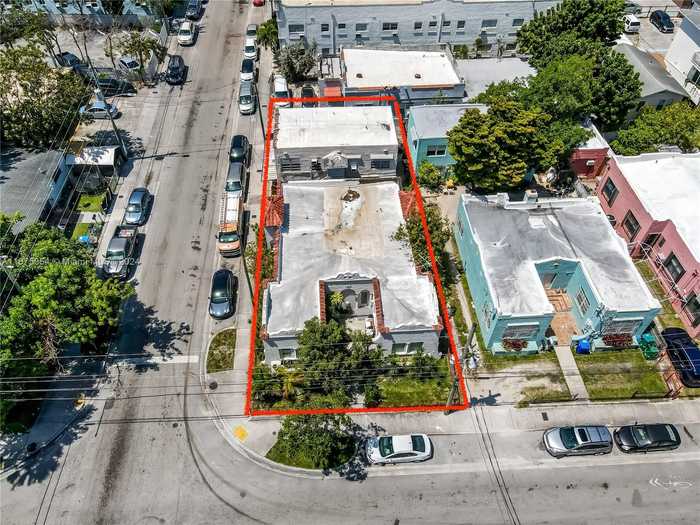 photo 2: 1011 SW 5th St, Miami FL 33130