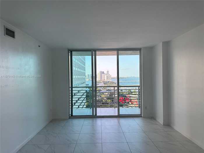 photo 2: 325 S Biscayne Blvd Unit 2614, Miami FL 33131