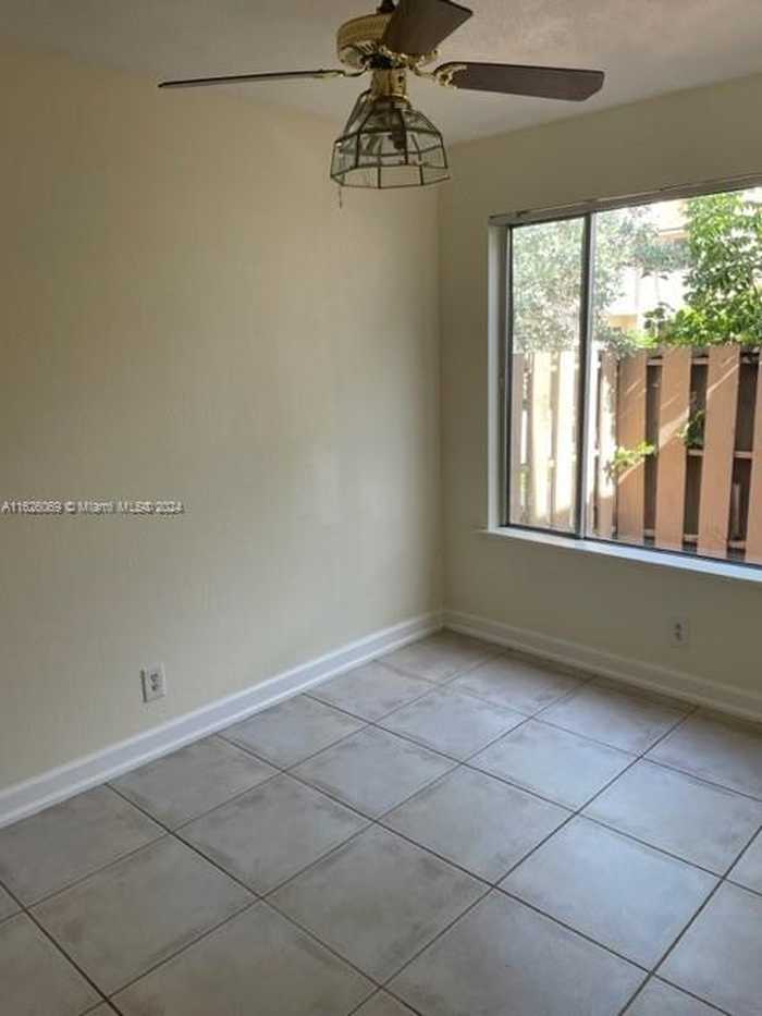 photo 2: 879 NW 81st Way Unit 4, Plantation FL 33324