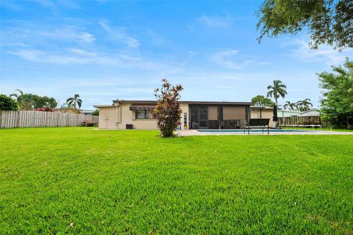 photo 2: 2260 NW 87th Ave, Pembroke Pines FL 33024