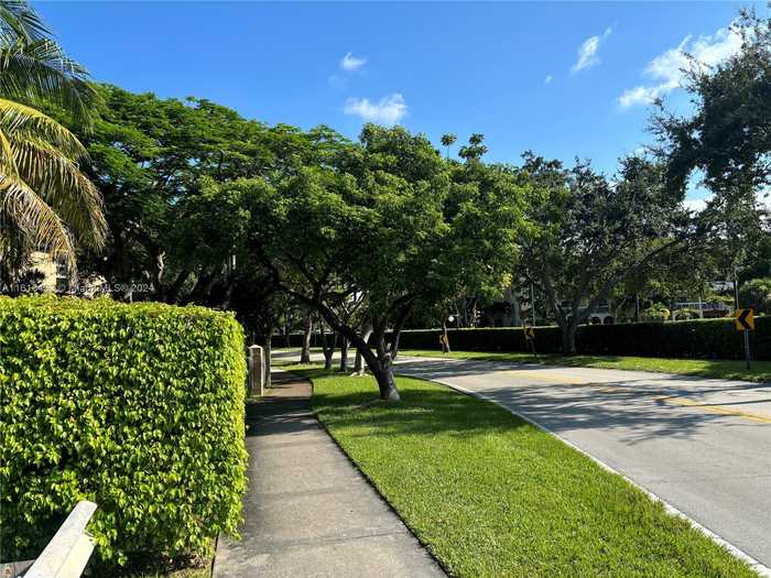 photo 25: 7900 Camino Cir Unit 110, Miami FL 33143