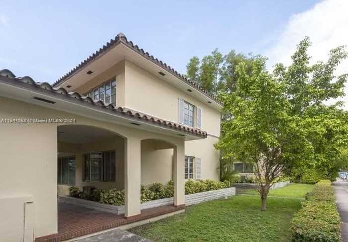 photo 1: 406 Valencia Ave, Coral Gables FL 33134