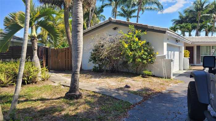 photo 5: 2717 NE 33rd St, Fort Lauderdale FL 33306