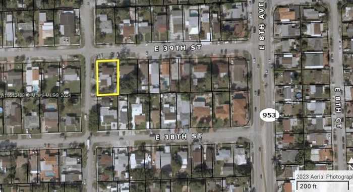 photo 1: 710 E 39th St, Hialeah FL 33013