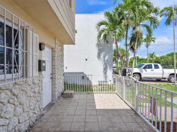 photo 2: 1760 W 75th St Unit 1760, Hialeah FL 33014