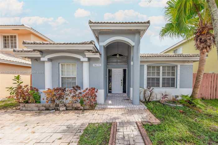 photo 1: 16112 SW 104th Ter, Miami FL 33196