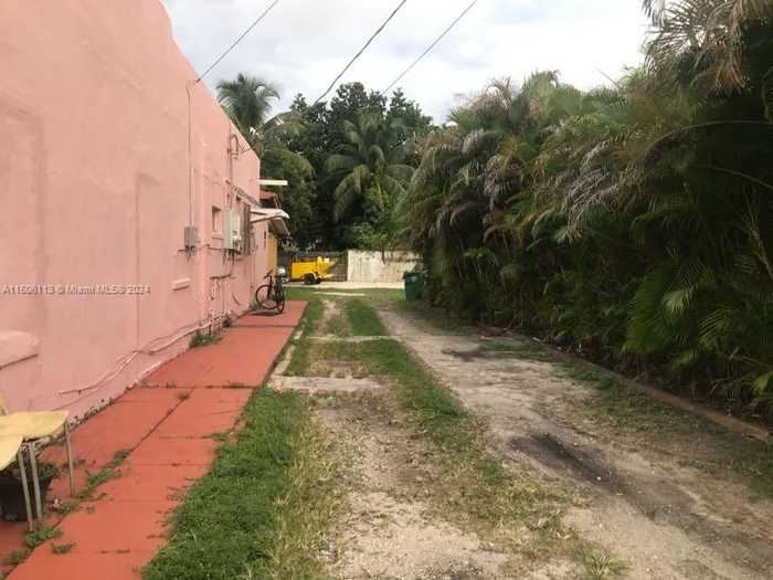 photo 2: 821 SW 31st Ct, Miami FL 33135