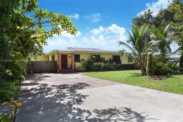 photo 1: 8062 Grand Canal Dr, Miami FL 33144