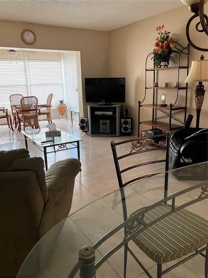 photo 2: 3500 NW 48th Ave Unit 605, Lauderdale Lakes FL 33319