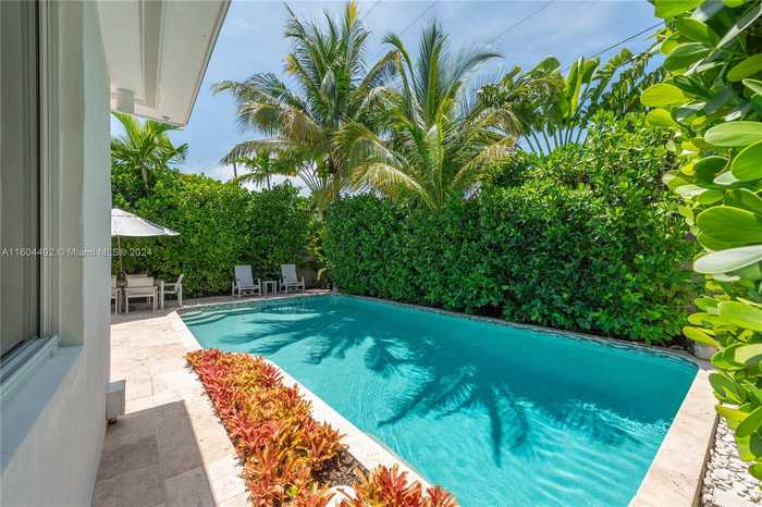 photo 2: 590 W 49th St, Miami Beach FL 33140