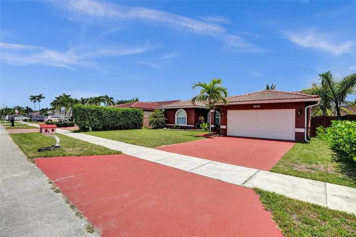 photo 2: 14856 SW 174th St, Miami FL 33187