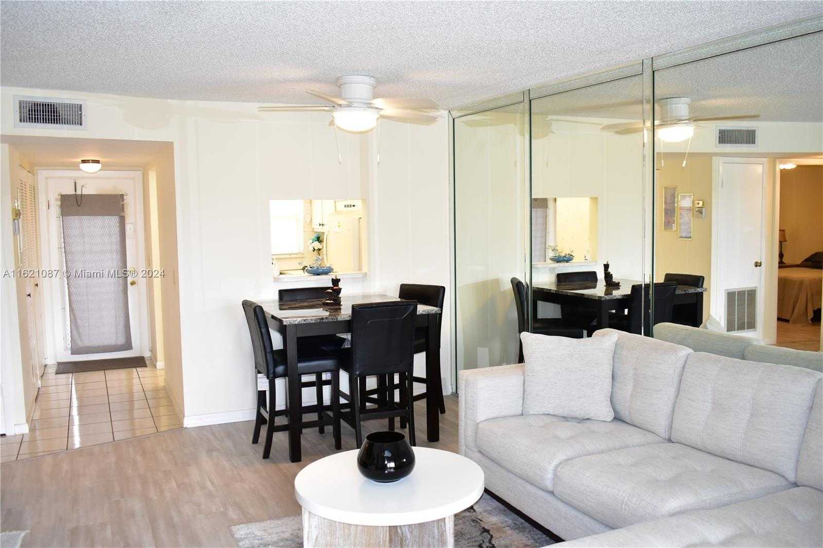 photo 3: 9621 Sunrise Lakes Blvd Unit 302, Sunrise FL 33322