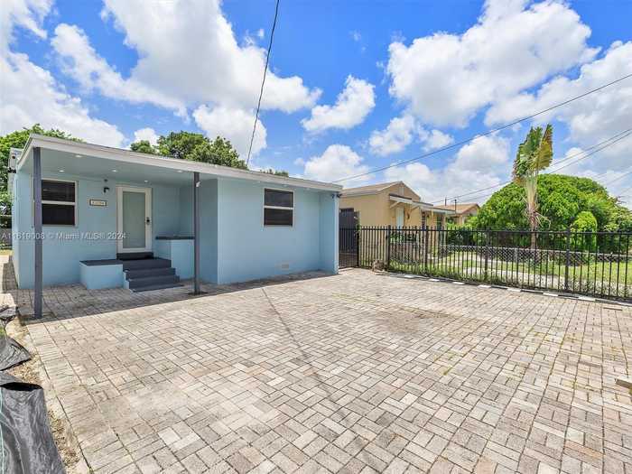 photo 2: 1156 NW 59th St, Miami FL 33127